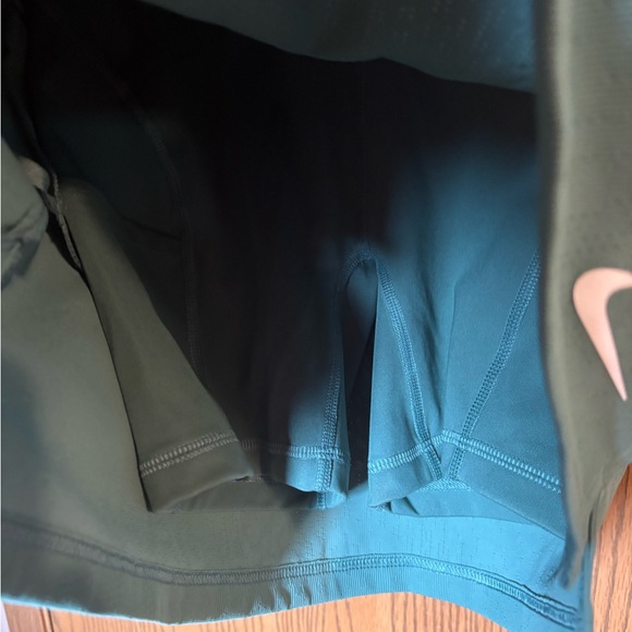 Women’s XS Nike Dri Fit Golf Skort Skiet with built in Shorts NWT - Picture 4 of 7